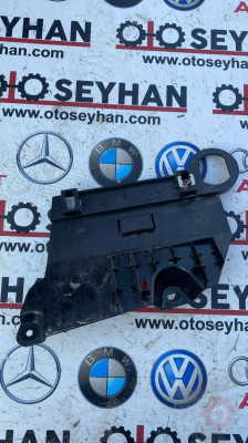 1T1863144A volkswagen caddy orta konsol bağlantı braketi sağ