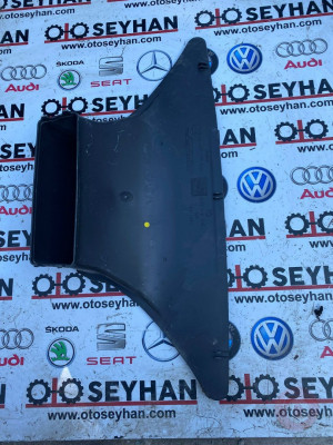 2K0819063A volkswagen caddy 2008 göğüs ön cam havalandırma kanalı