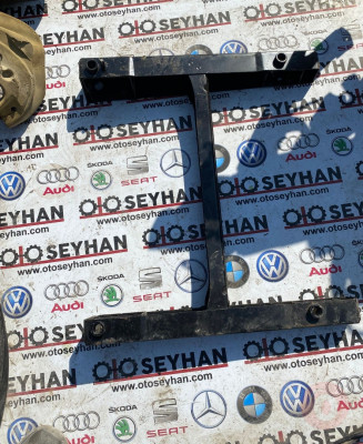 2K0881033E volkswagen caddy 2008 sol ön koltuk bağlantı demiri