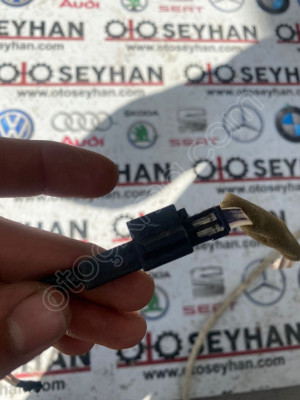 1H0973131A volkswagen passat B7 bagaj kapağı cam rezistans soketi