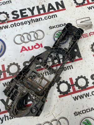 3C0837886J vw passat B6 B7 2005 14 sağ ön kapı kolu braketi