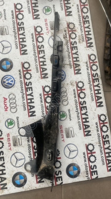 3C0853231C vw passat b7 sağ marşbiel kaplaması braketi