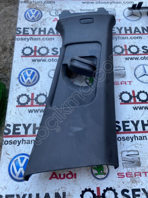 5H0867244B volkswagen golf 8 orta sağ direk üst kaplaması