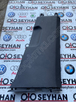 5H0867292 volkswagen golf 8 sağ orta direk kaplaması