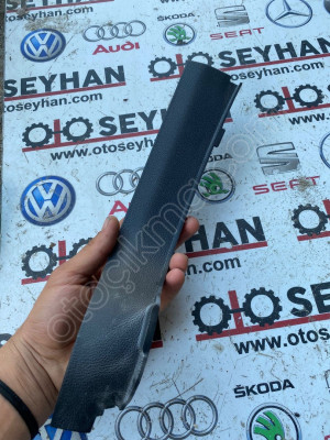 5H0868224B volkswagen golf 8 sağ direk kaplaması