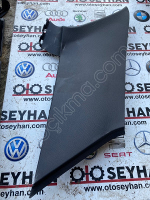 5H6867288A volkswagen golf 8 sağ arka direk üst kaplaması