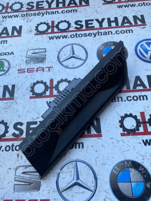 5NA035736 volkswagen golf 8 göğüs carplay bağlantı girişi