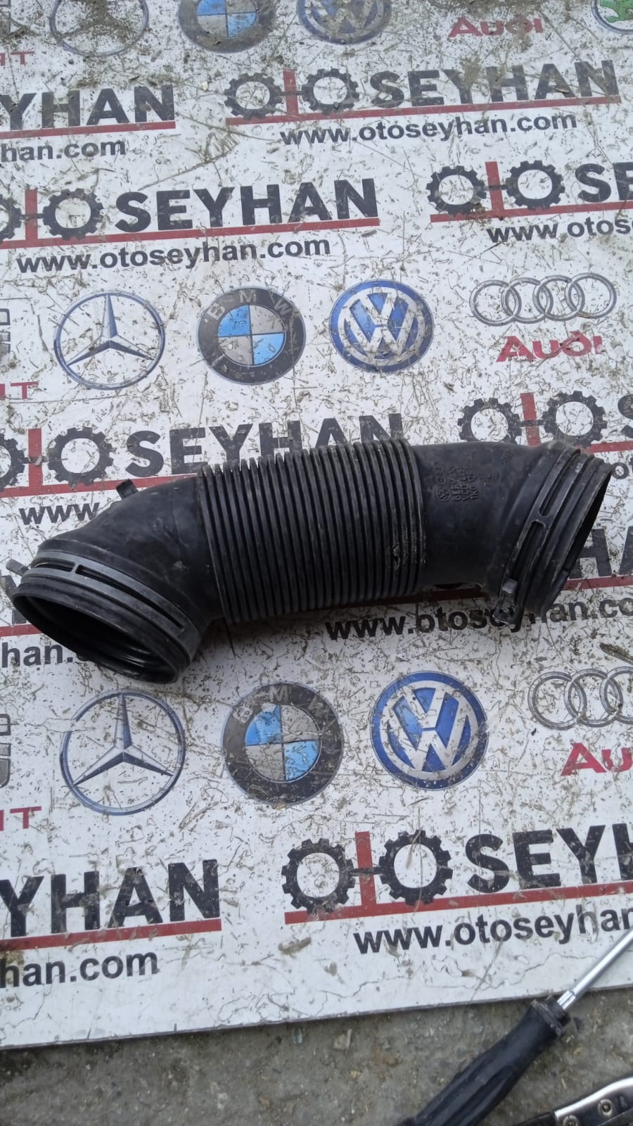 1K0129684L Passat B6 2.0 TDİ bkp hava filtre borusu