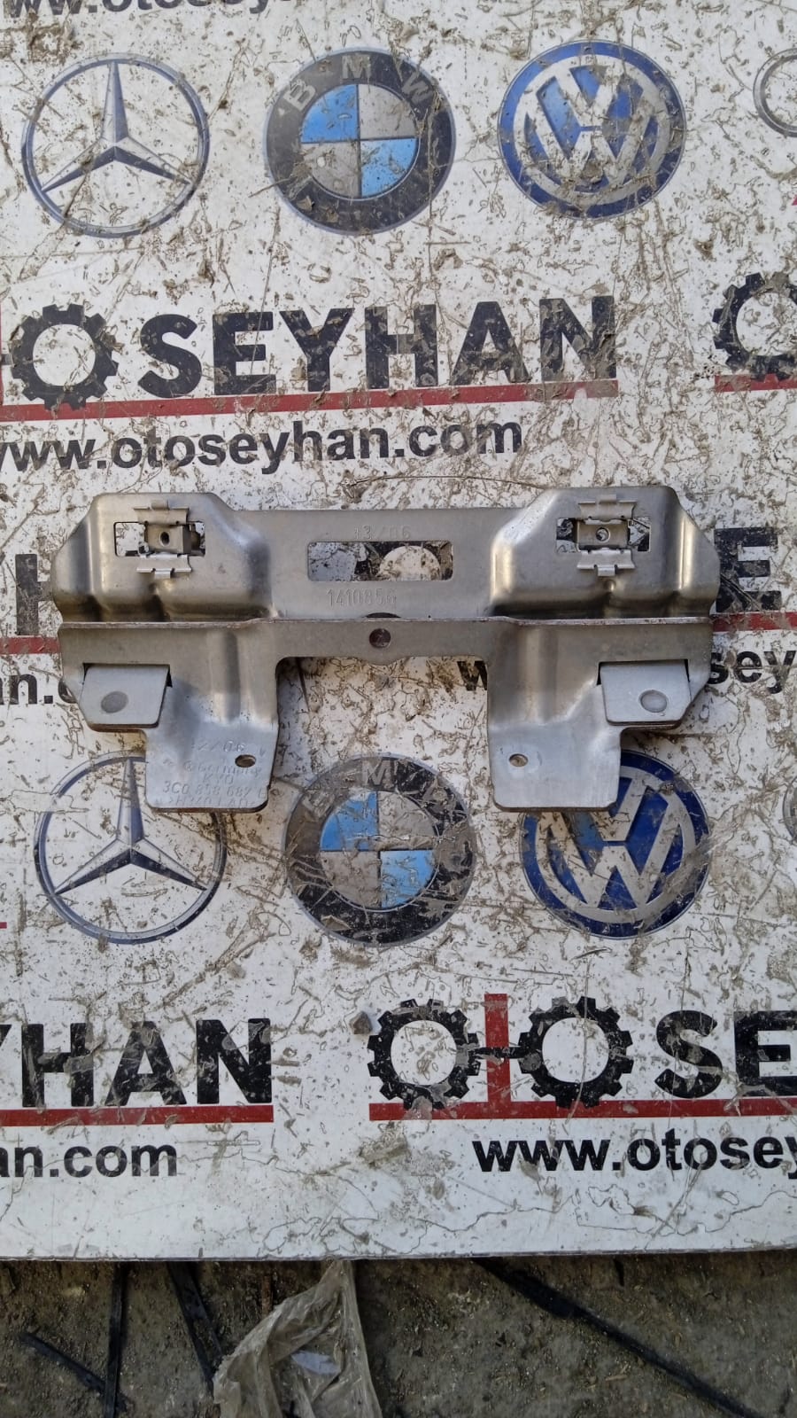 3C0858687E Passat B6 tavan tutamagı bağlantı braketi