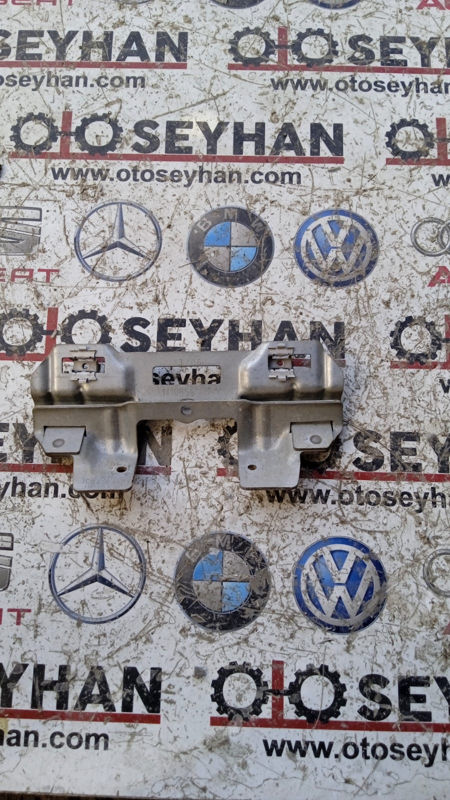 3C0858687E Passat B6 tavan tutamagı bağlantı braketi