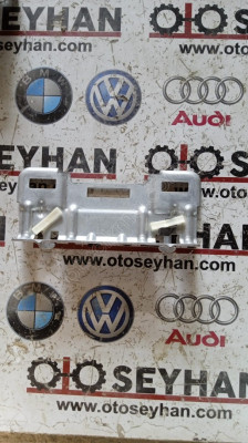 3G0858687 Passat b8 tavan tutamagı braketi