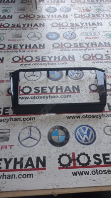 3G8858069 passat b8 ekran çerçevesi