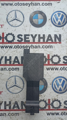 5K0713079 Volkswagen Passat b8 vites alt kapağı