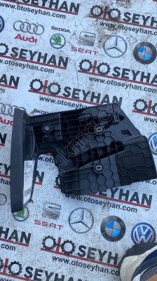 5NA858847C vw tiguan bagaj döşemesi yuva ayağı sol