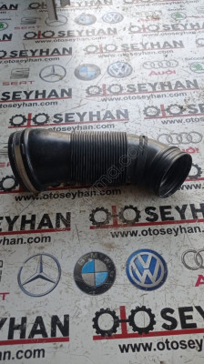 5Q0129684C 1.5 tsi dpc motor hava filtresi borusu