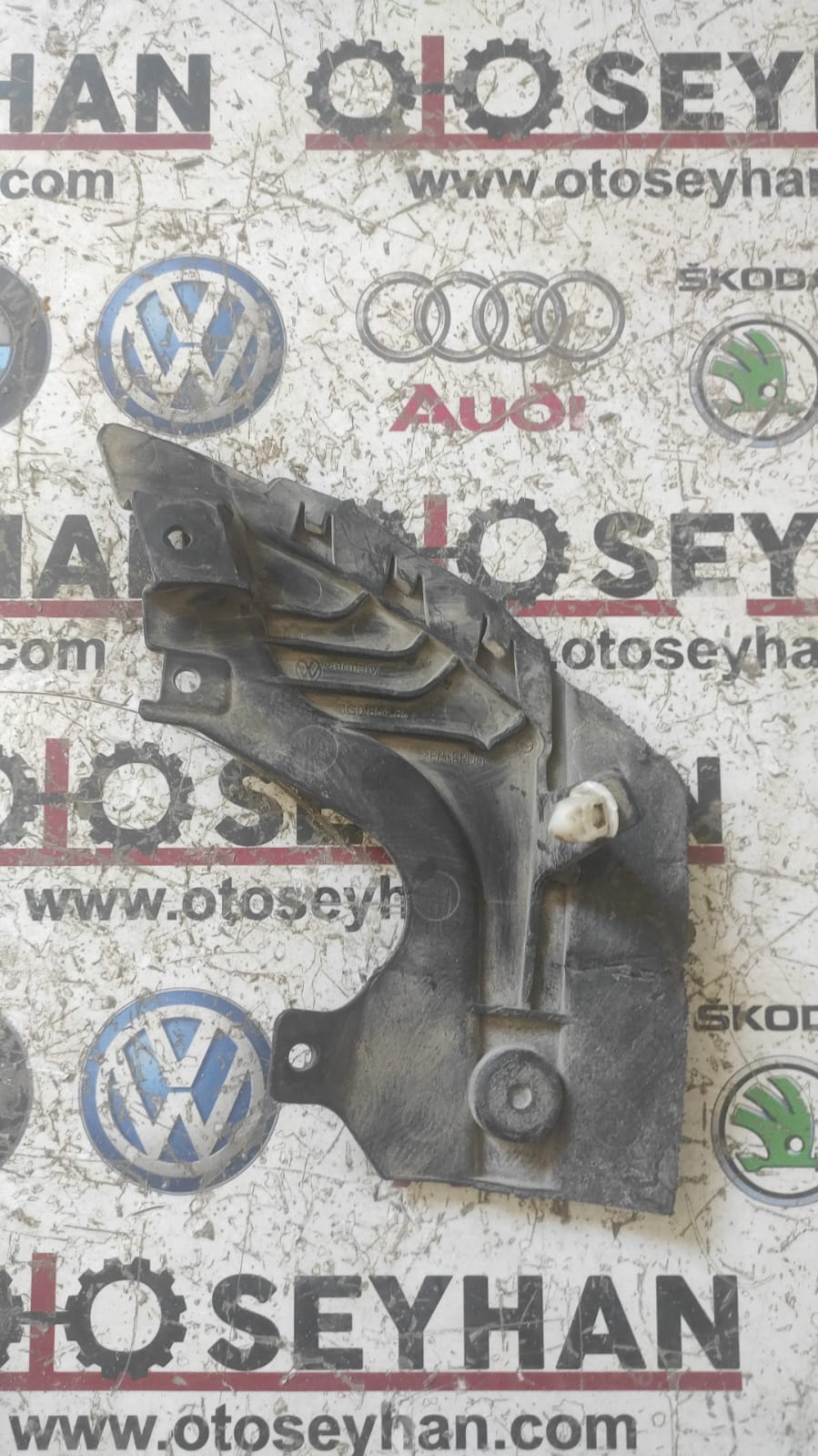 3G0854857 Volkswagen Passat b8.5 sol arka çamurluk koruyucusu