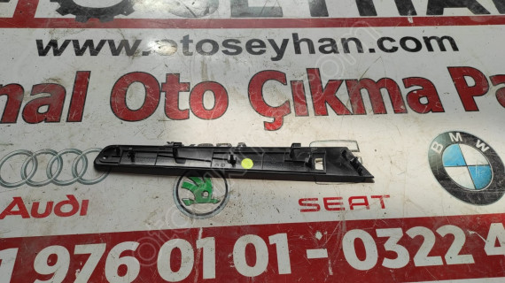 5C6867439C Volkswagen Jetta sol ön kapı kartonu çıtası