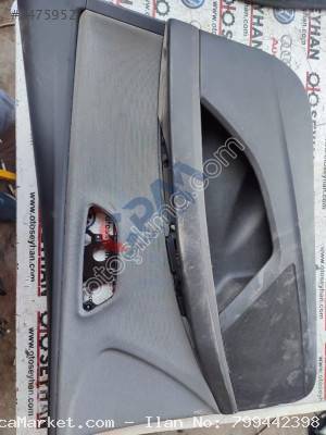 5F4867132R Seat Leon 2015   sağ ön kapı döşemesi