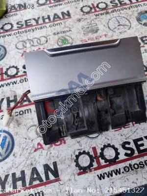 3G1863284 Passat b8 Orta konsol küllük