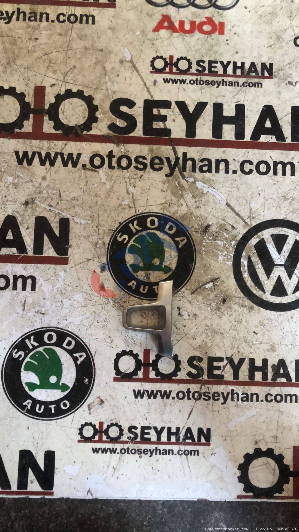 3C8419685D Volkswagen Golf 6 direksiyon simidi kapağı